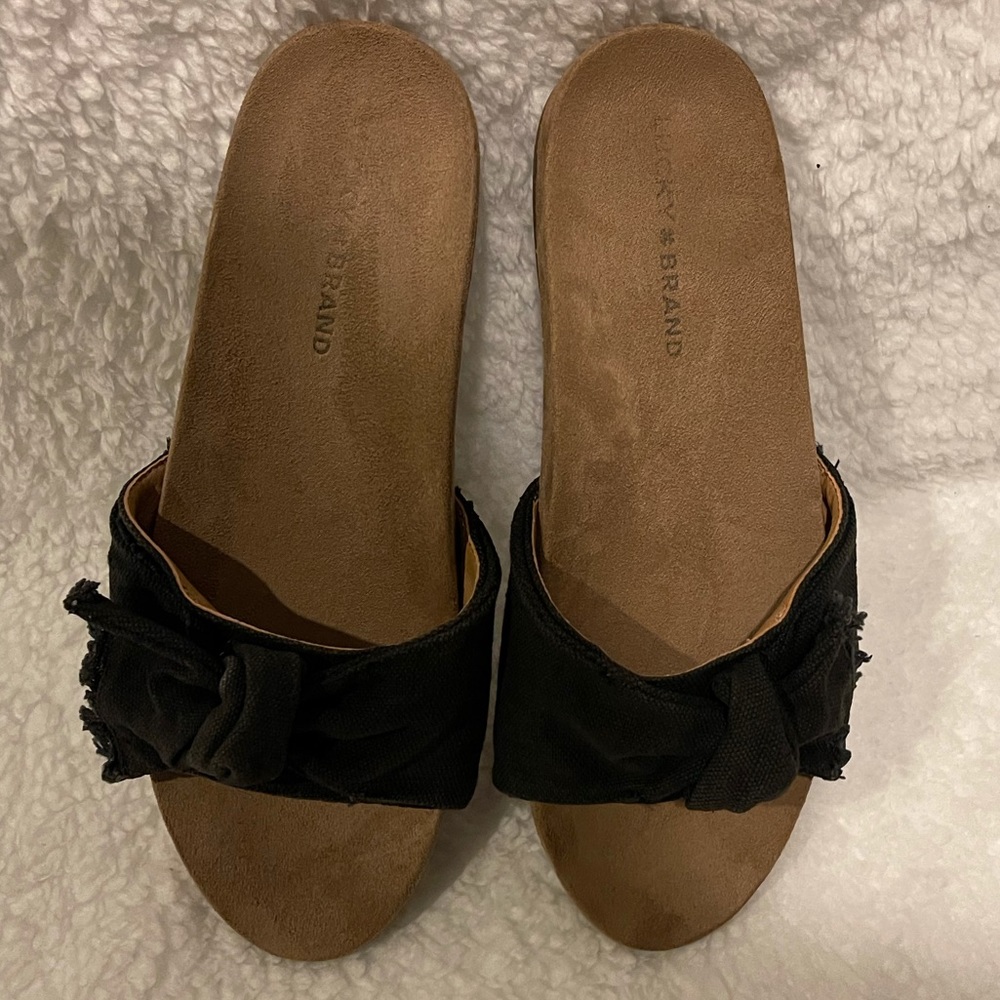 Lucky Brand woman’s black suede bow sandals size 9